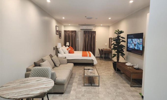 Malabanias Apartamento | LaGrande Residence Jacuzzi & Shower 10th FLR Unit