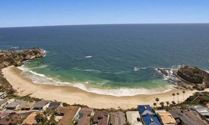 Three Arch Bay Casa | Laguna Beach, CA, cerrada, con vista al Pacífico, Casa Personalizada, Playa privada, Vistas al mar