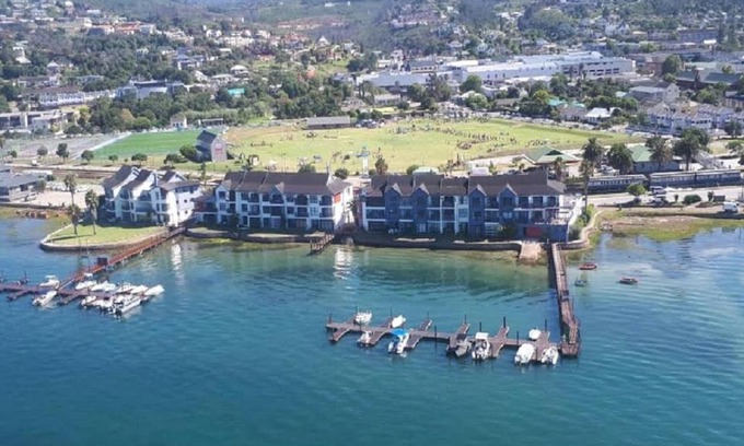 Knysna Central Apartamento | Laguna Grove Holiday Rentals