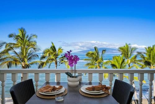 Historic Lahaina Front Street Apartamento | Lahaina Shores 523 · LS 523 Direct Beachfront Studio with Stunni