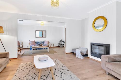 Seaford Casa | Laidback Seaford Family Retreat 200m from Beach