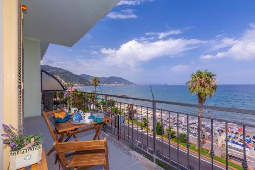 Laigueglia Apartamento | Laigueglia Beach - Happy Rentals