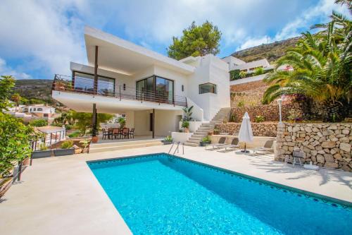 El Portet Villa | Laja - panoramic hillside holiday house in Moraira