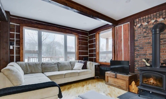 Saint-Raymond Chalet De Esquí | Lakaban | Forest Hideaway | Fireplace, Comfort & Privacy