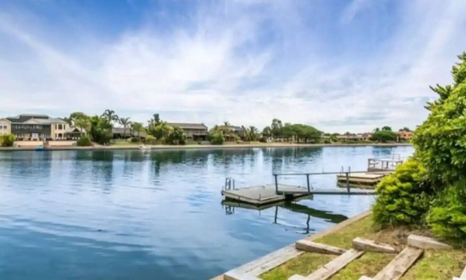 West Lakes Casa | Lake access, Golf Course, Kayak, Paddle Board & FUN sleeps 8