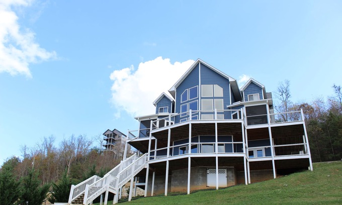 Sevierville Casa | Nuevo en Douglas Lake *** a solo minutos de TODAS las atracciones