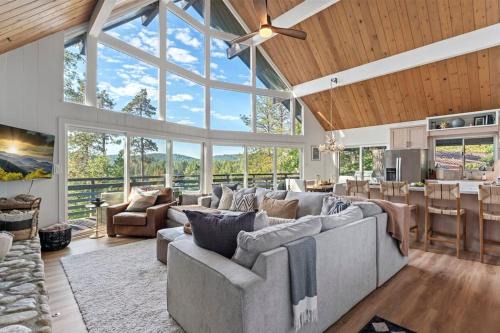 Lake Arrowhead Casa | Lake Access Lake Views Game Room Fire Pit Studio