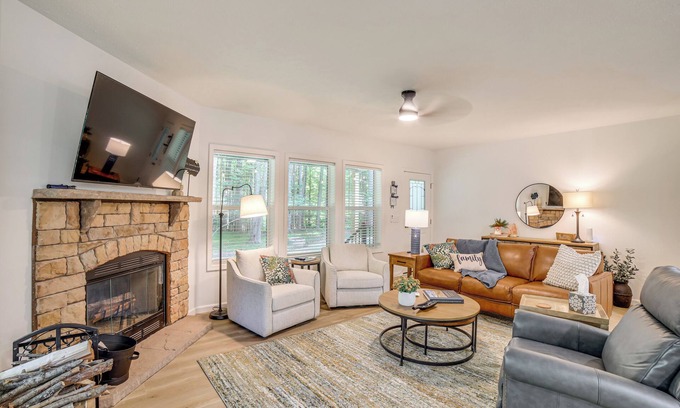 Canadian Lakes Casa | Lake Access, Pools & More: Family Home in Stanwood