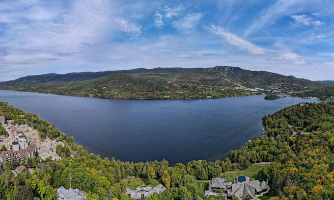Mont-Tremblant Condominio | Lake and Mountain Views: 2 Bed 2 Bath