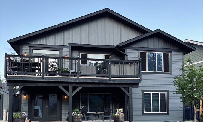 Smithers Casa | Lake and Peak Retreat