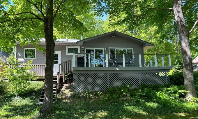 Lake Ann Cabaña | Lake Ann, MI cozy waterfront cottage, newly remodeled with private beach & dock