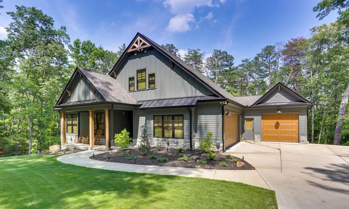 Waleska Casa | Lake Arrowhead Home w/ Hot Tub + Screened Porch!