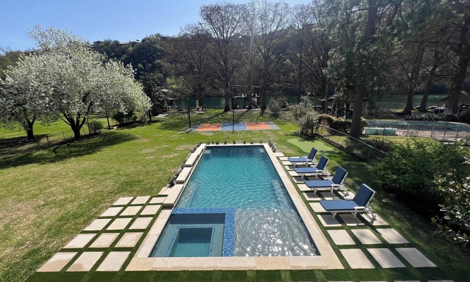 Austin Casa | Lake Austin Lux Villa/pickleball/pool/jacuzzi/home theater/ping-pong/golf-4BR