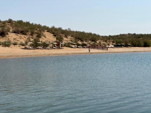 Navoiy Province Complejo | LAKE AYDARKUL Yurt Camp AND RESORT
