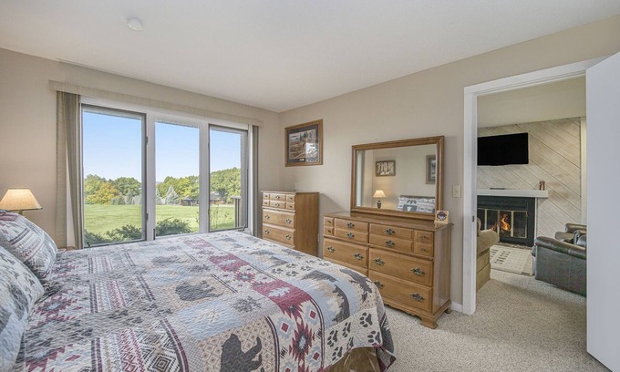 Bellaire Condominio | Lake Bellaire Sunset Views | Cozy 1 Bed Condo near Lakeview Hotel