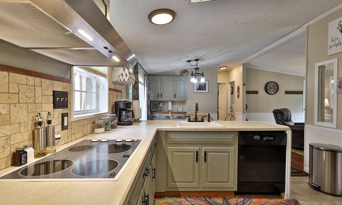 Crystal Beach Casa | Lake Bomoseen Bungalow 3 Bedroom Home