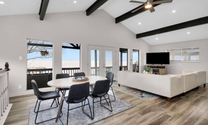 Coldspring Casa | Lake Breeze Haven
