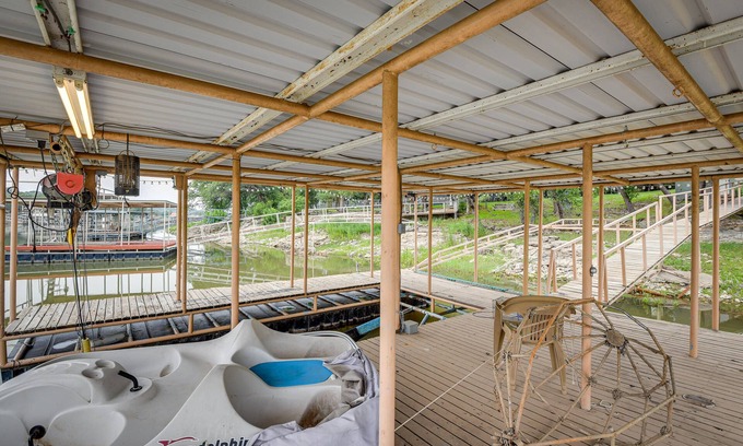 Brownwood Casa | Lake Brownwood Home w/ Private Boat Dock!