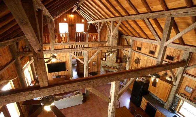 Buchanan Dam Cabina | Capacidad para 8 o 16 en camas, dependiendo de su presupuesto, Lake Front Lodge en 8 acres.