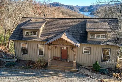 Topton Casa | Lake Cabin Fully Equipped Ideal for Big Families in Topton, North Carolina