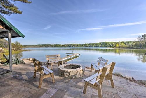 Lake Township Casa | Lake Cabin in Honor with Hot Tub, Dock and Sauna!