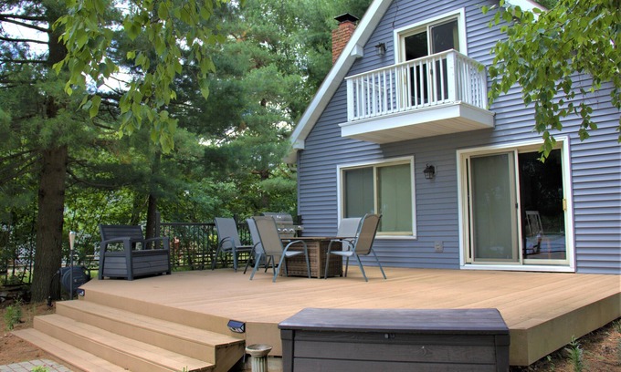 Nekoosa Casa | LAKE CAMELOT HOME WITH PONTOON RENTAL, MINUTES FROM SAND VALLEY GOLF RESORT - PET FRIENDLY