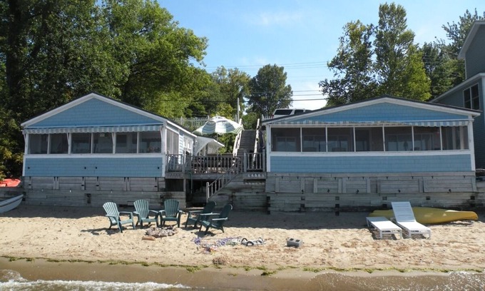 Colchester Cabaña | Cabañas frente al lago Lake Champlain con hermosas vistas a la montaña.