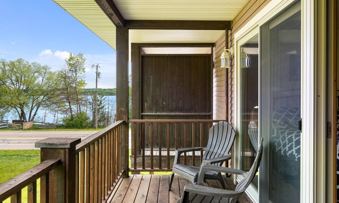 East Jordan Apartamento | Lake Charlevoix Townhomes