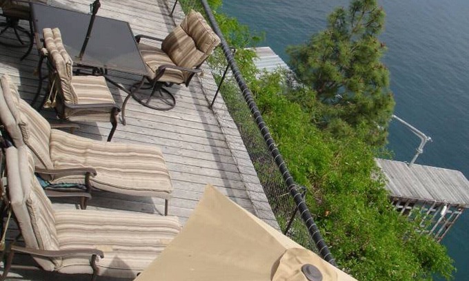 Manson Casa | Lake Chelan Private Waterfront Home, Exclusive Docks & Moorage. Pets Welcome.
