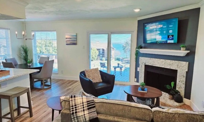 Garland Condominio | Lake condo , Cozy and modern 1 bedroom 1 bath.