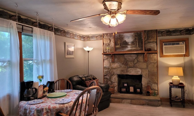 Melrose Casa | Lake Congamond Cozy Stylish Comfortable House