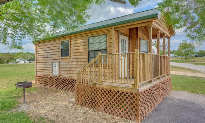 Willis Complejo | Lake Conroe One-Bedroom Cabin 3