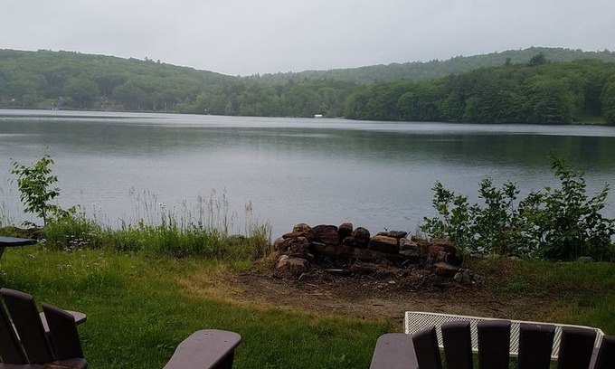 Harrisville Cabaña | Lake Cottage Retreat en Harrisville Pond en la región de Monadnock de NH