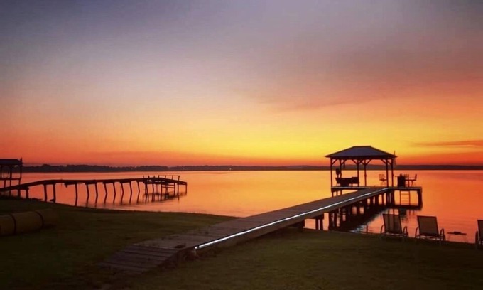 Larue Cabaña | Lake cottage with breathtaking views!
