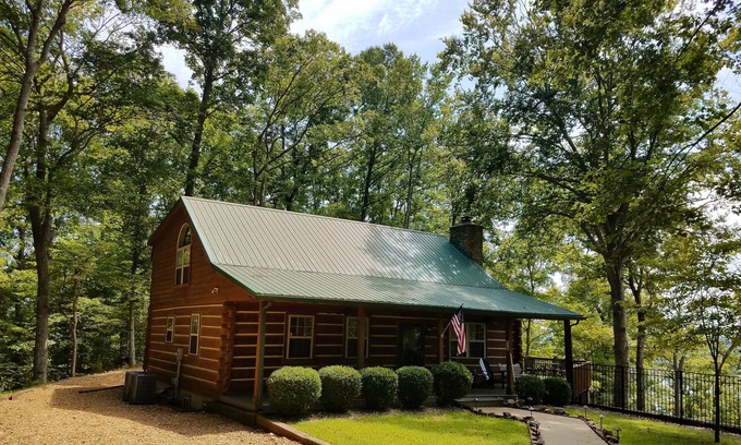 Nancy Cabina | Lake Cumberland cabaña personalizada casa en 32 acres arbolados