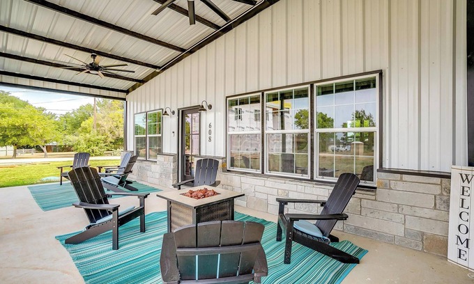 Bridgeport Casa | Lake Days Await Boat Parking Big Porch