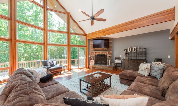 Mountainside Casa | Lake Days & Game Nights w/ Hot Tub & Dock Slip