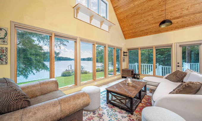 Hillsborough Casa | Lake Days Getaway Sum