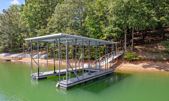 Gainesville Casa | Lake Daze On Lake Lanier With A Dock