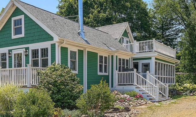 Delavan Lake Cabaña | Lake Delavan Hideaway - Carl’s Cottage - Water View Bliss, Dock & Cozy Fireplace