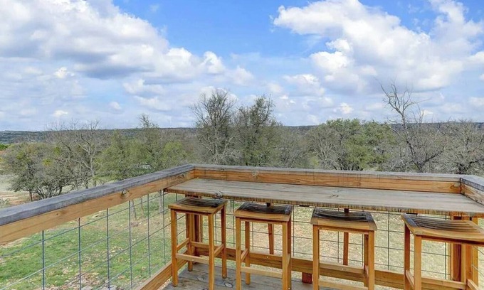 Burnet Casa | Lake Down the Road - House