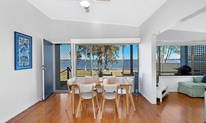 Buff Point Apartamento | Lake Edge Cottage -