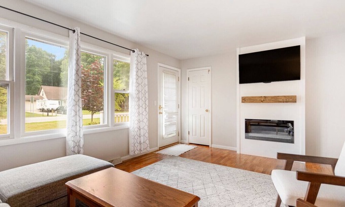 Holland Casa | Lake Effect Cottage close to Lake Michigan