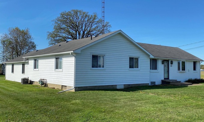 Huron Casa | Lake Erie Home near the lake with boat parking.