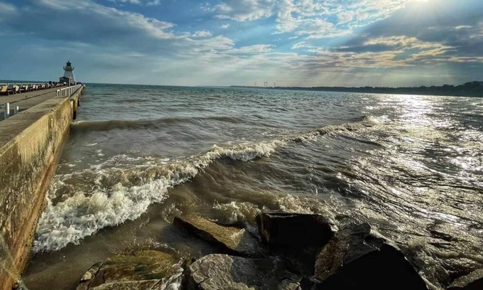 Port Dover Apartamento | Lake Erie Lux Condo w/ Deck, Patio & private Beach (Aquamarine)