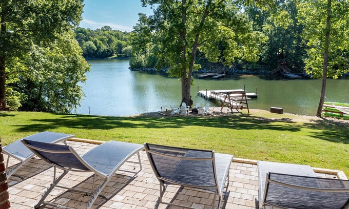 Mooresville Casa | Lake Escape's Sunny Daze