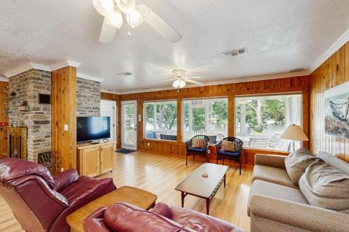Kingsland Casa | Lake Escape