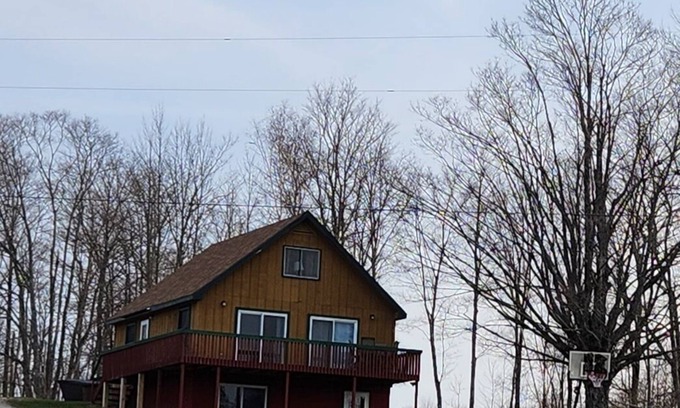 Germfask Chalet De Esquí | Lake Facing 4 bedroom Cabin near amazing UP destinations Grandview Cabins