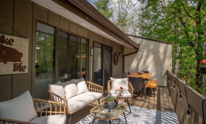 Sapphire Casa | Lake Fairfield Hideaway