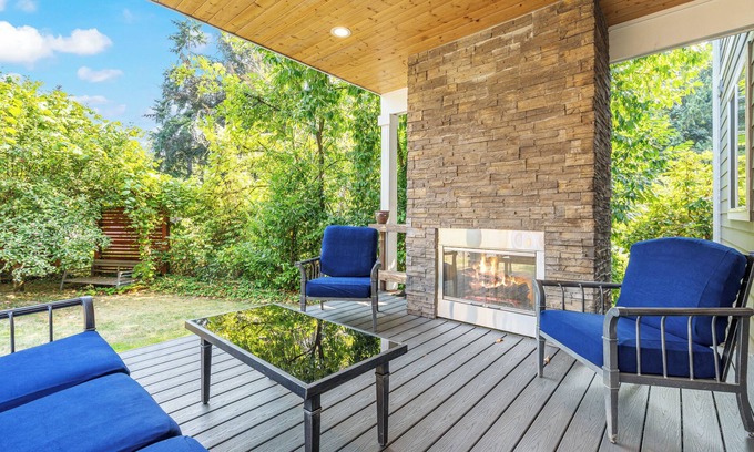 North City Casa | Lake Forest Retreat w/Indoor & Outdoor Fireplaces